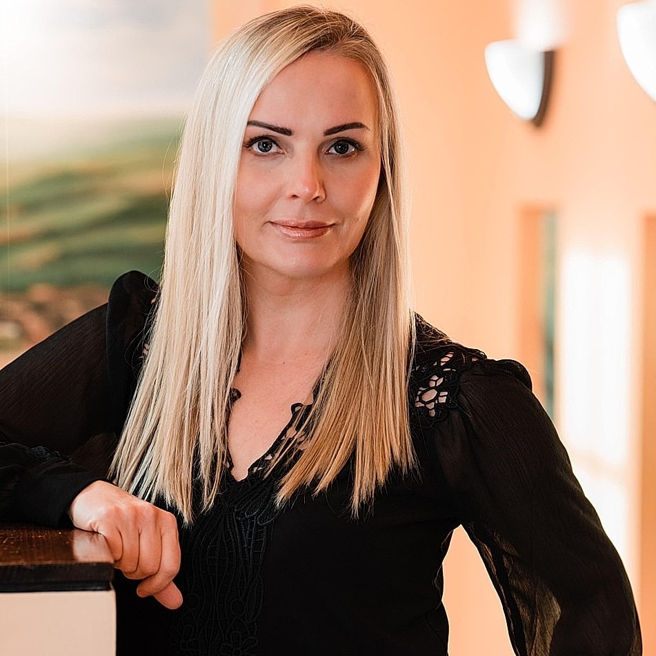 Portrait of a woman with blonde hair.