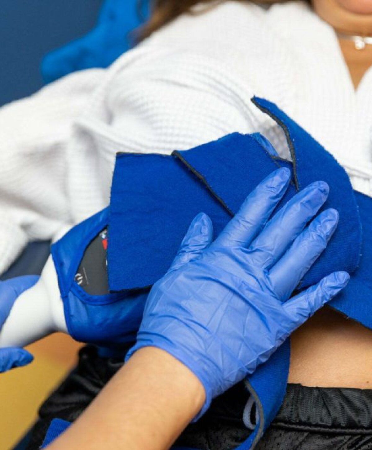 santa rosa coolsculpting patient undergoing treatment