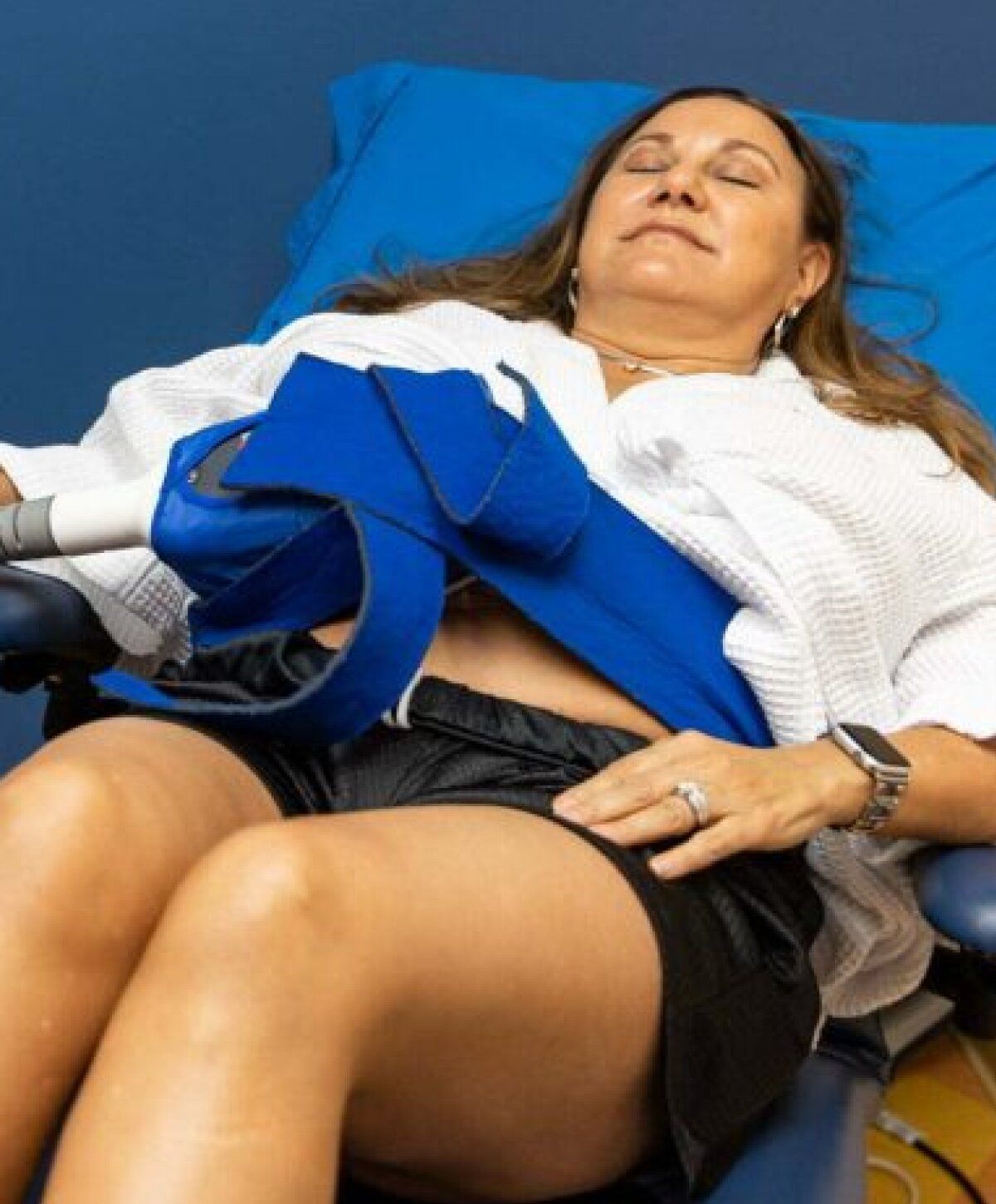 santa rosa coolsculpting patient undergoing treatment