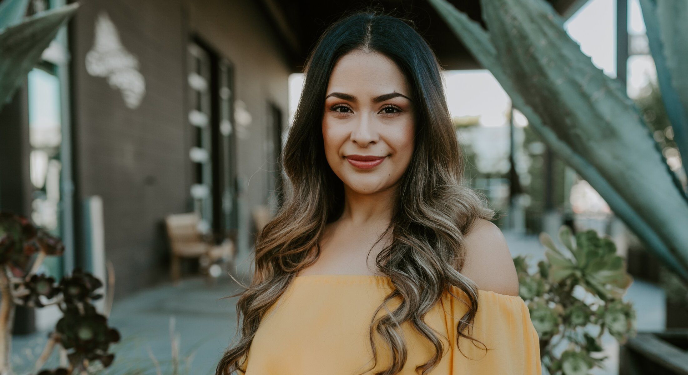 santa rosa thin lips model with dark hair