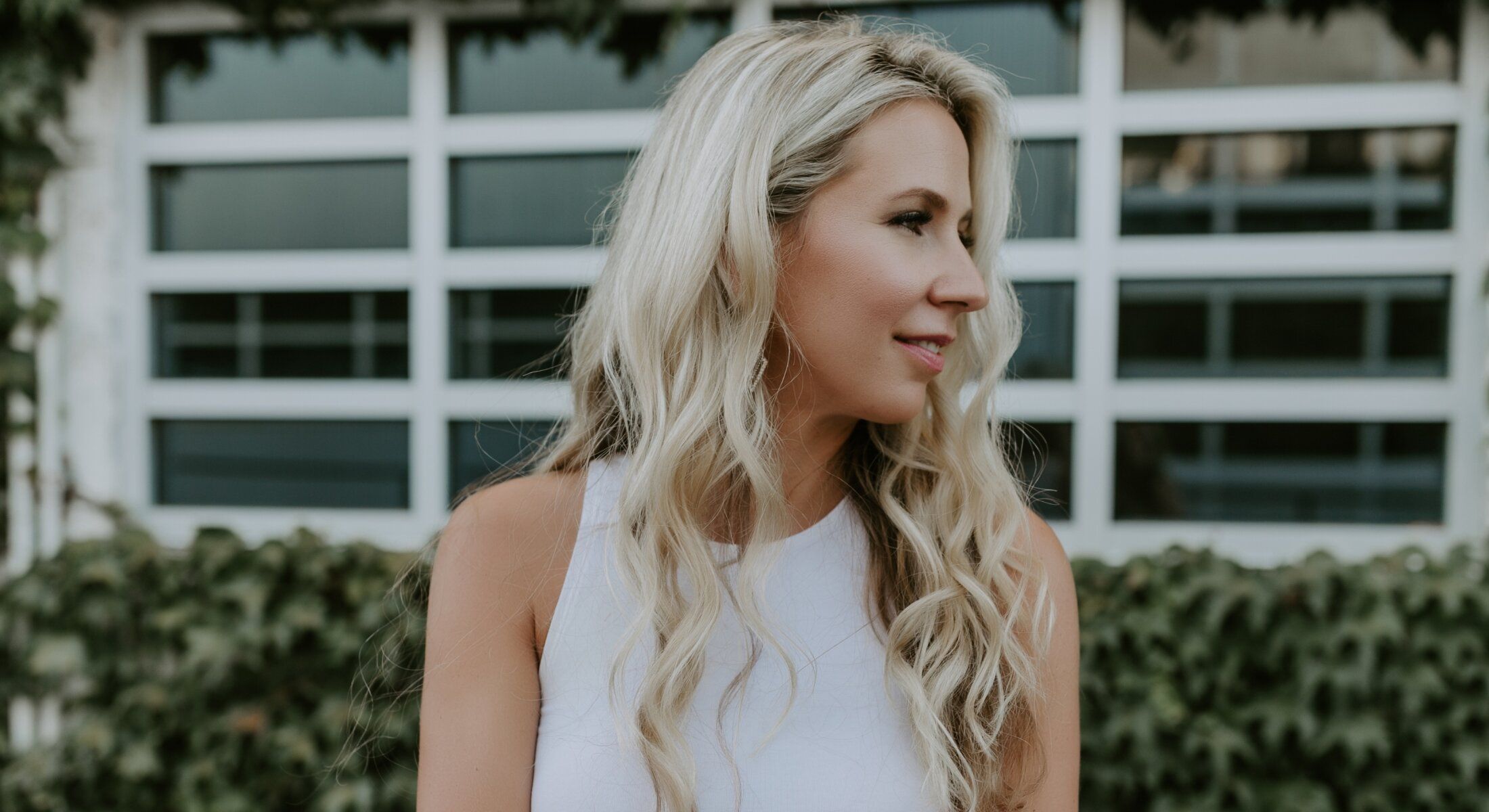 santa rosa acne scarring model with blonde hair